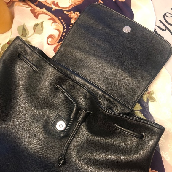 VS Leather Backpack - Picture 2 of 8